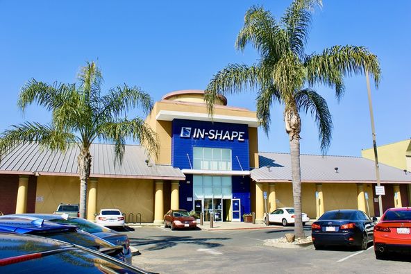 Venetian Square Shopping Center: 4555 N Pershing Ave, Stockton, CA 95207